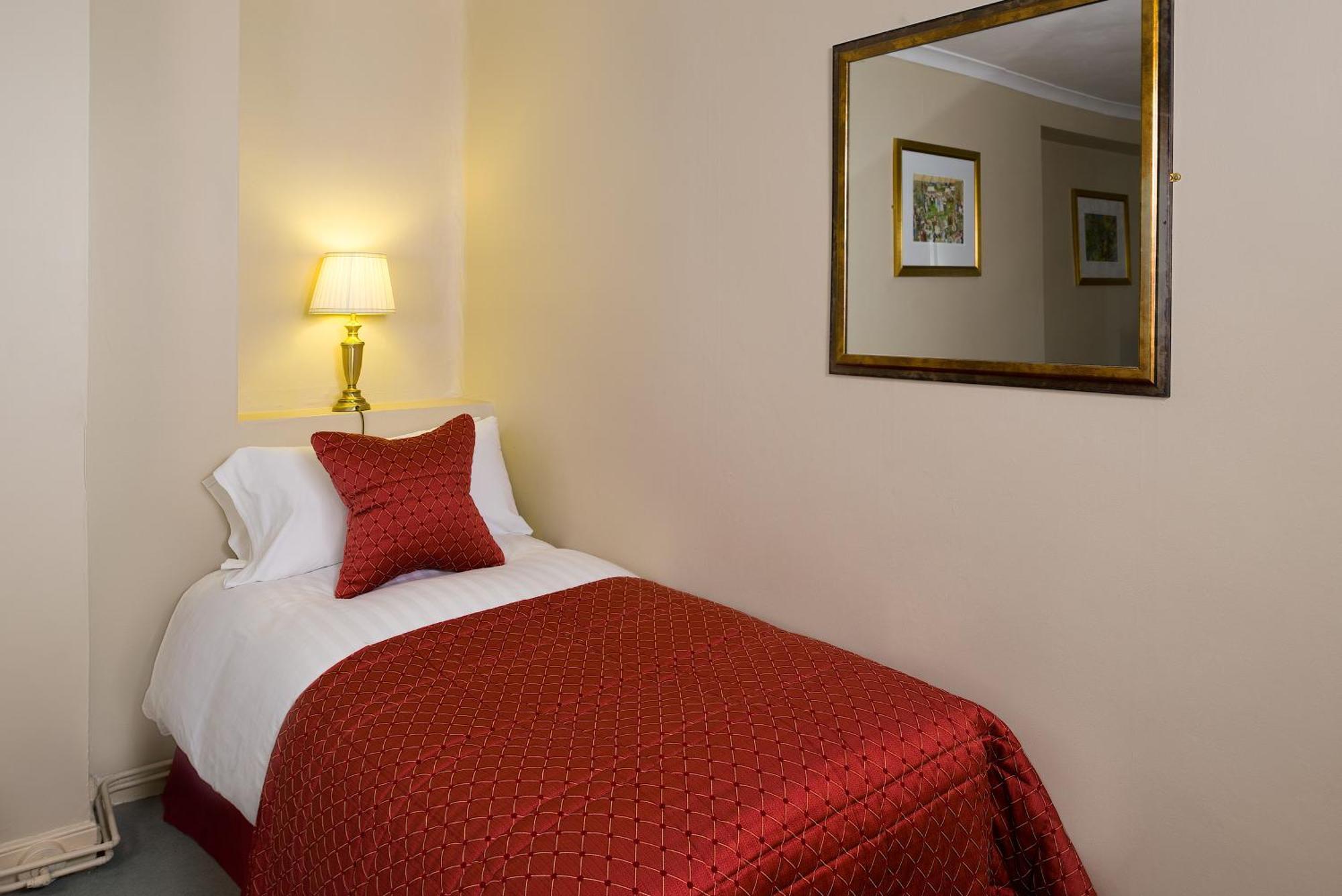 Marlborough Arms Hotel Woodstock Szoba fotó